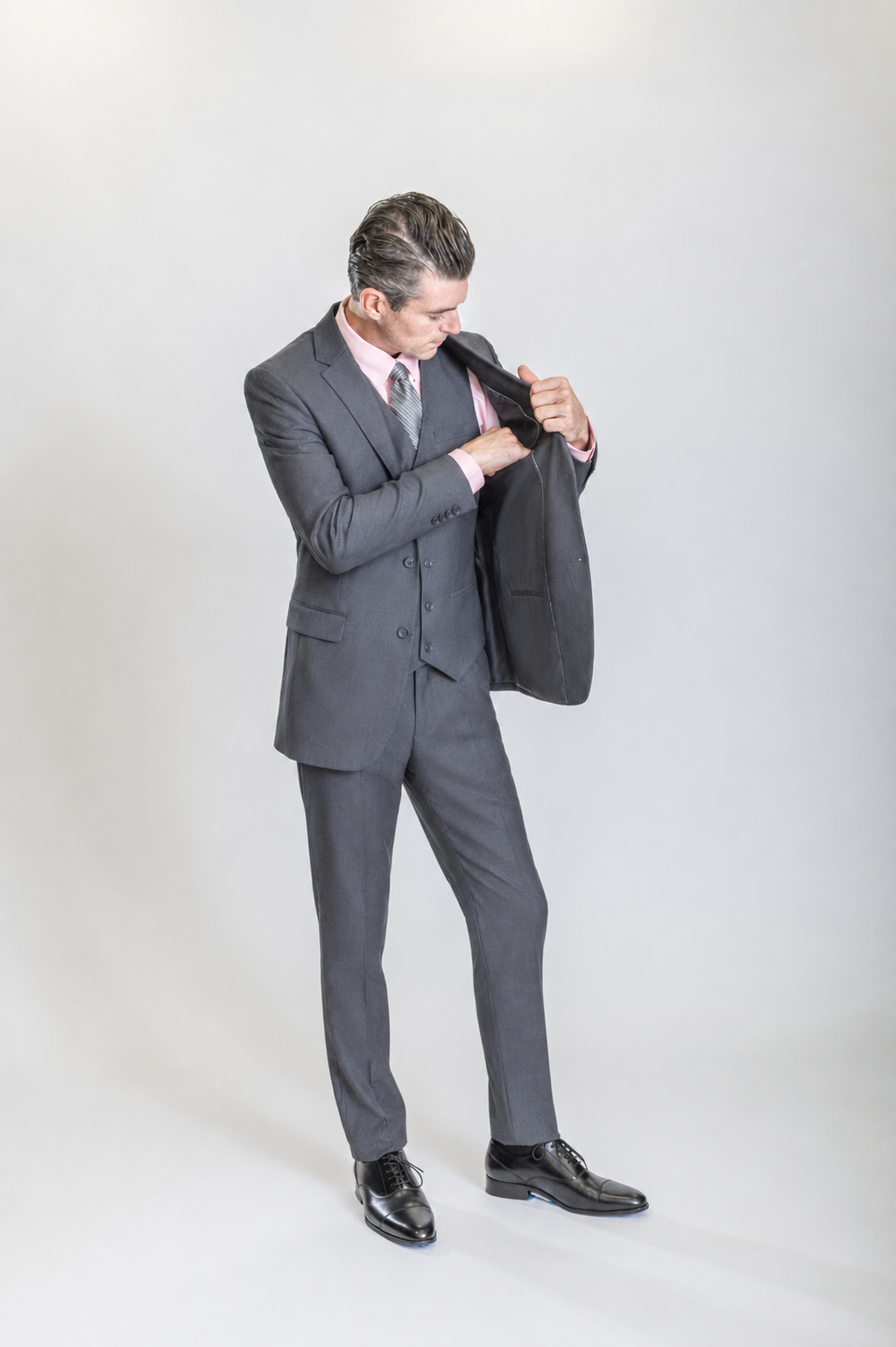 Caravelli 3pc Regular Fit Suit (Grey)
