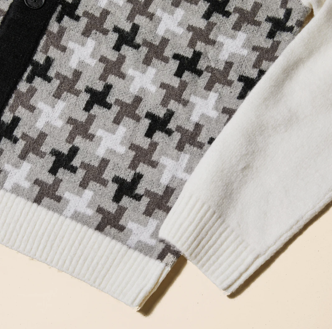Inserch Houndstooth Cardigan