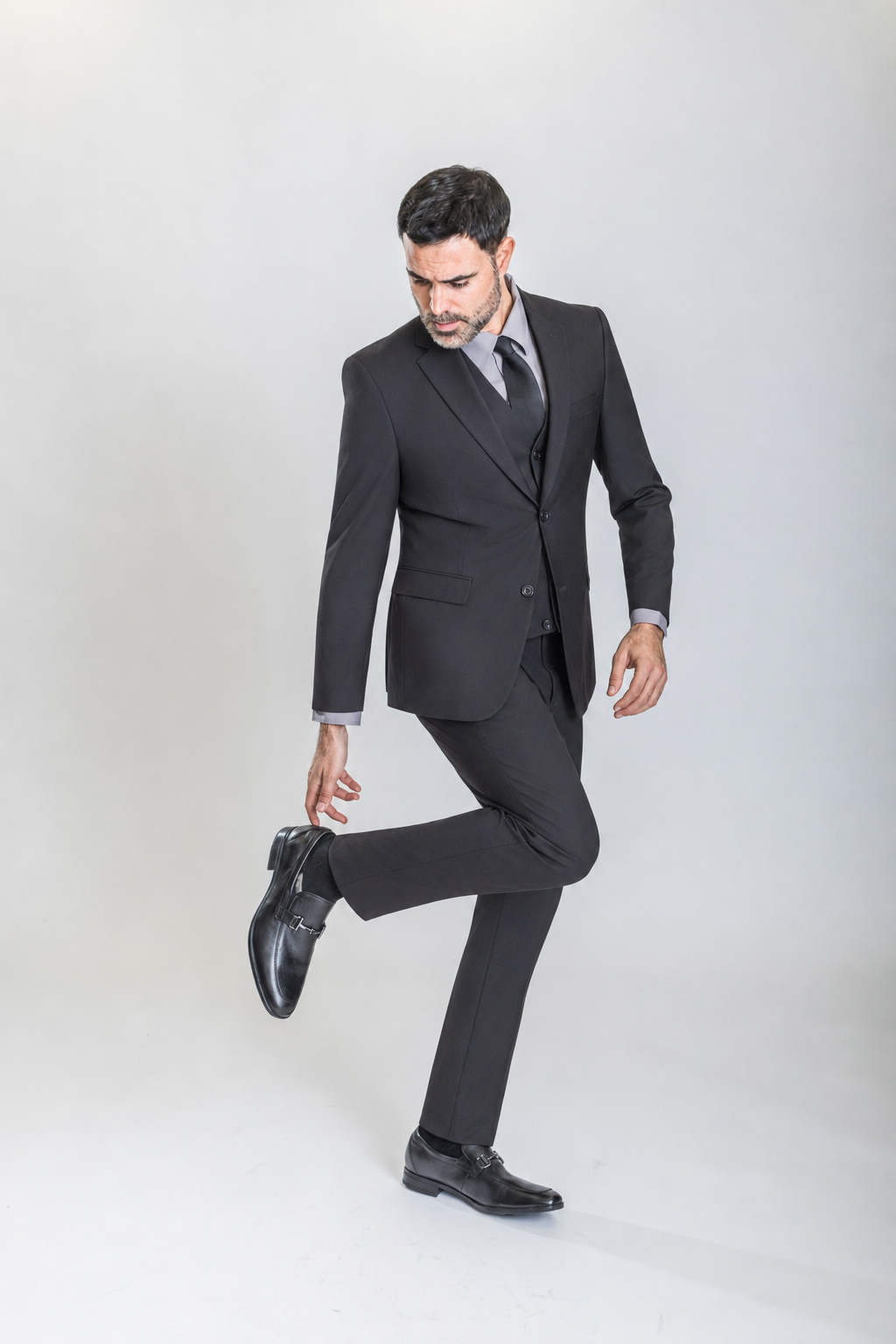 Caravelli 3pc Regular Fit Suit (Black)