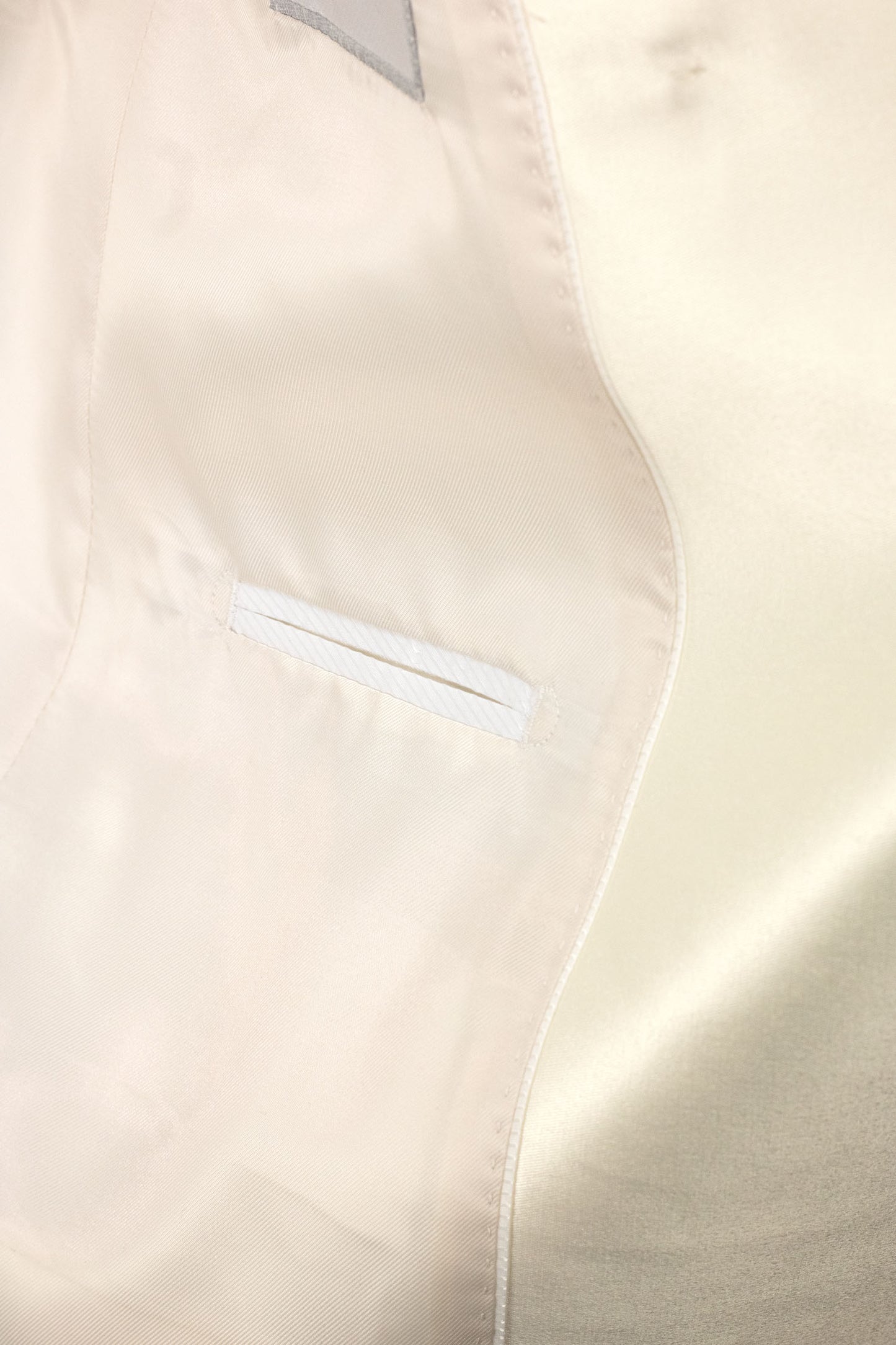 Vinci Double Breasted Regular Fit Tuxedo w/Matching Bow tie & Adjustable Waistband (Ivory)
